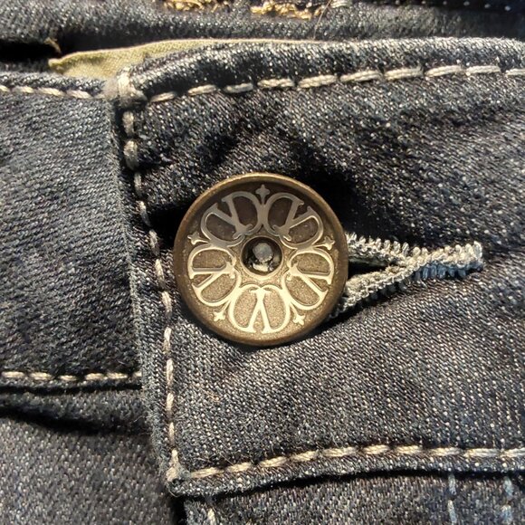 Democracy AbSolution Low-Rise Distressed Bermuda Jean Shorts Great Cond - 8 - Picture 7 of 10